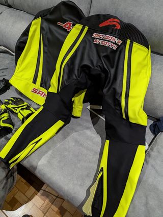 Mono cuero AG10 Moto 2 piezas, guantes y sotomono.