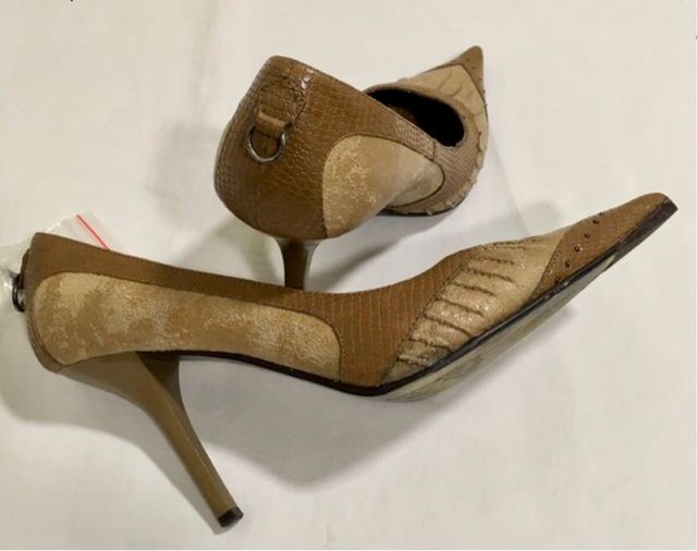 ZAPATOS BEIGE DE PUNTA Y STILETTO