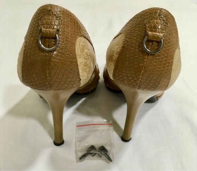 ZAPATOS BEIGE DE PUNTA Y STILETTO