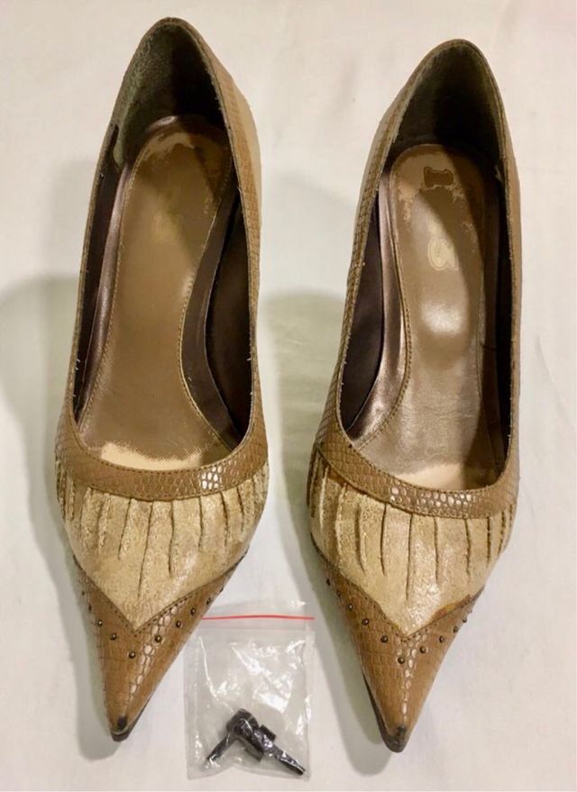 ZAPATOS BEIGE DE PUNTA Y STILETTO