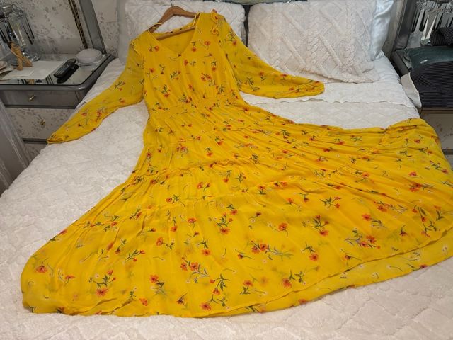 Vestaglia lunga molto comoda a fiori giallo fucsia