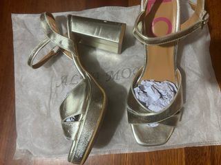 Tacones dorados Lolas