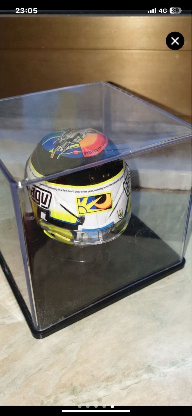 Casco modellino vr46 con cappellino the doctor