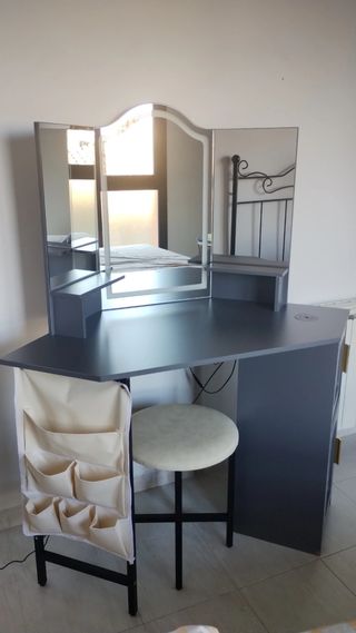 Tocador maquillaje gris con espejo