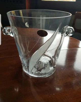 Champanera, Cubitera con escudo