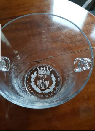 Champanera, Cubitera con escudo