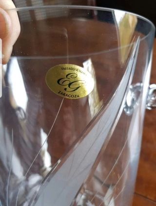 Champanera, Cubitera con escudo