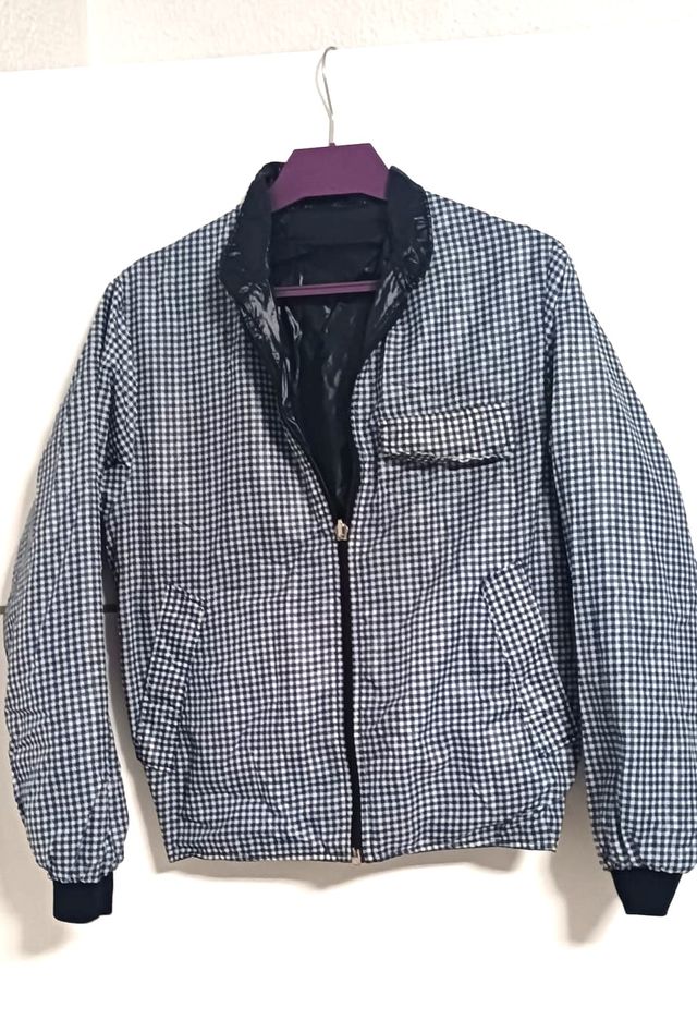 Chaqueta negra impermeable