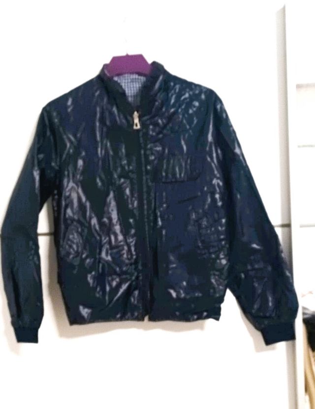 Chaqueta negra impermeable