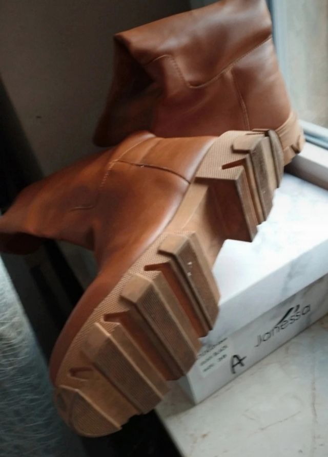 Stivali alti marroni donna