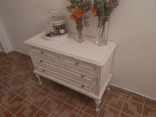 Cómoda vintage blanca de madera