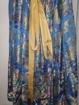Traje fallera
Cintura 77 o mas
Largo falda 111 