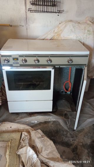 COCINA CON HORNO GAS Y ELECTRICIDAD 