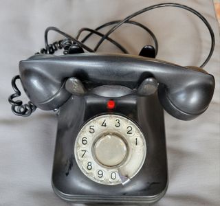Antiguo telefono baquelita