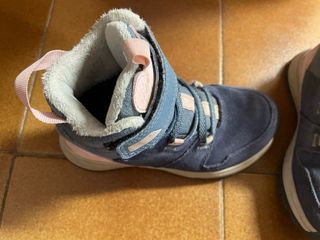 Botas montaña niña T.29 waterproof