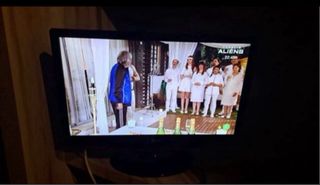 TV LG 22" - Roja y Negra