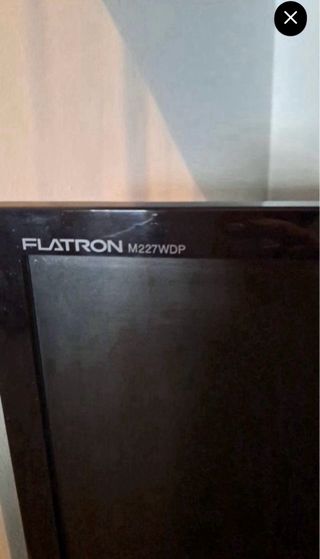 TV LG 22" - Roja y Negra