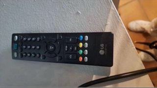 TV LG 22" - Roja y Negra