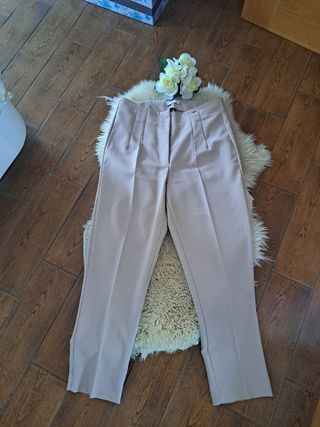 Pantalón recto beige cintura alta