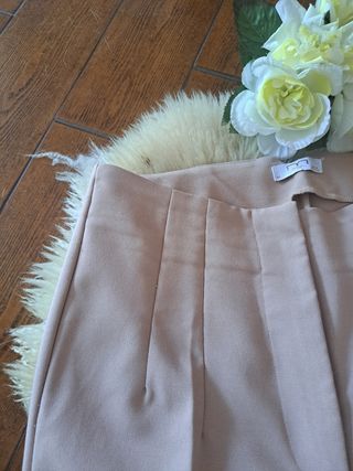 Pantalón recto beige cintura alta