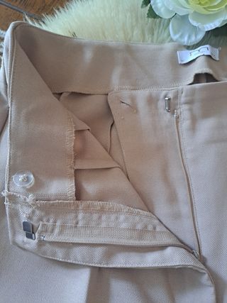 Pantalón recto beige cintura alta