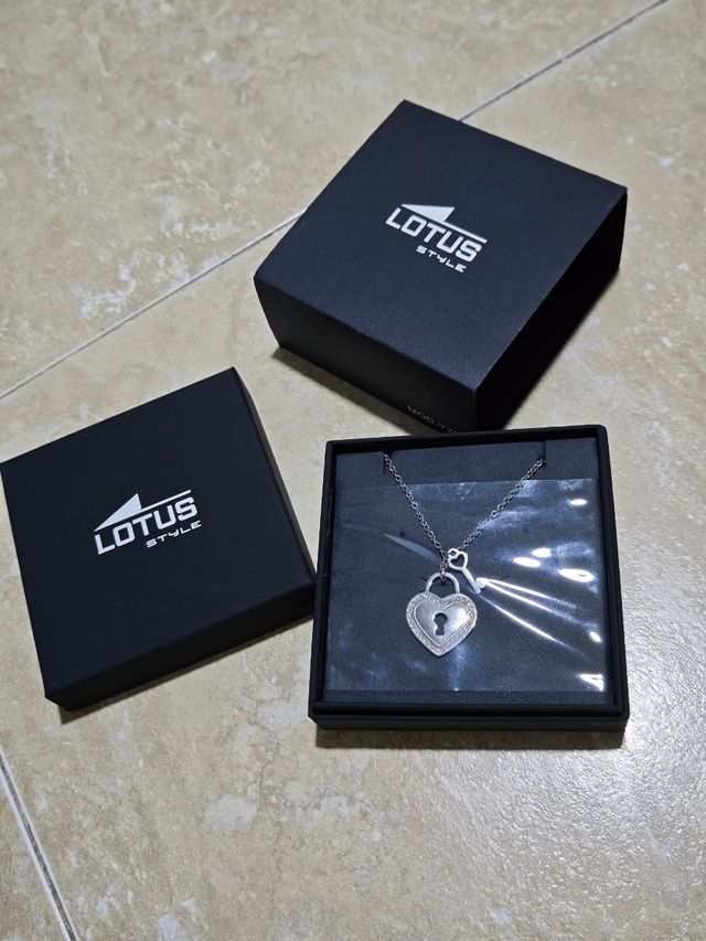 Collar Lotus plata corazón