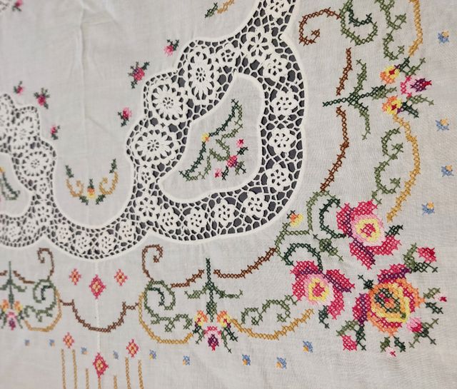 TOVAGLIE ROTONDE VINTAGE A PUNTO CROCE E UNCINETTO