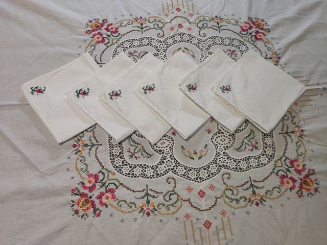 TOVAGLIE ROTONDE VINTAGE A PUNTO CROCE E UNCINETTO