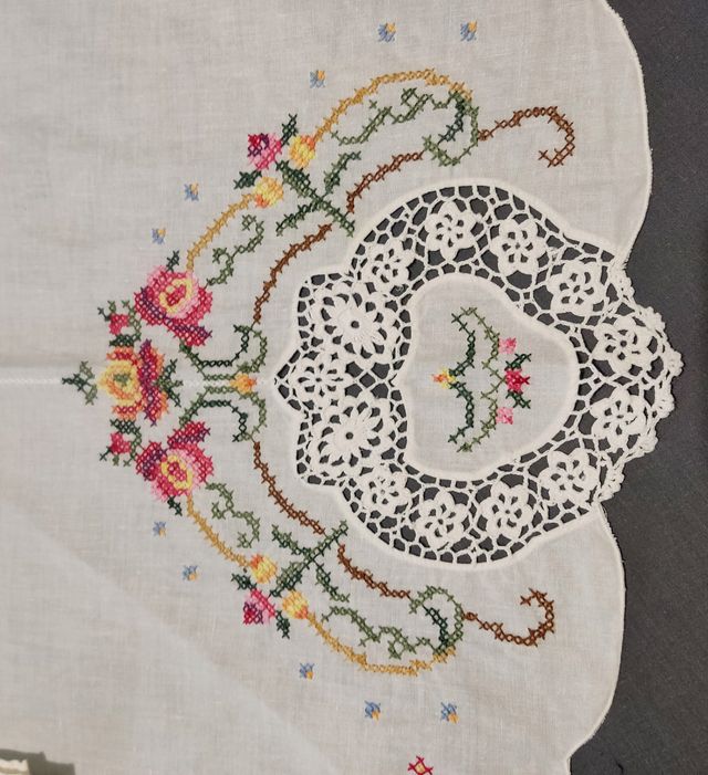 TOVAGLIE ROTONDE VINTAGE A PUNTO CROCE E UNCINETTO