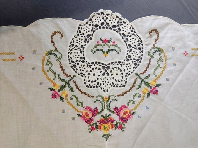 TOVAGLIE ROTONDE VINTAGE A PUNTO CROCE E UNCINETTO