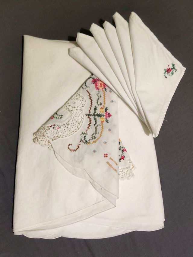 TOVAGLIE ROTONDE VINTAGE A PUNTO CROCE E UNCINETTO