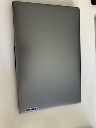Lenovo IdeaPad Slim 3 15IAH8 