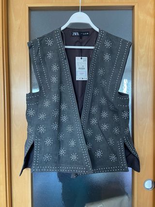 Chaleco Zara con tachas - Coleccion ZW