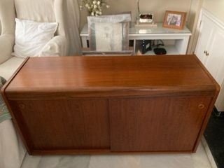 Mueble bajo madera vintage