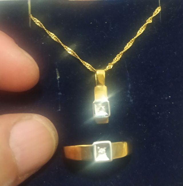Juego anillo cadena y colgante oro 18k y diamantes