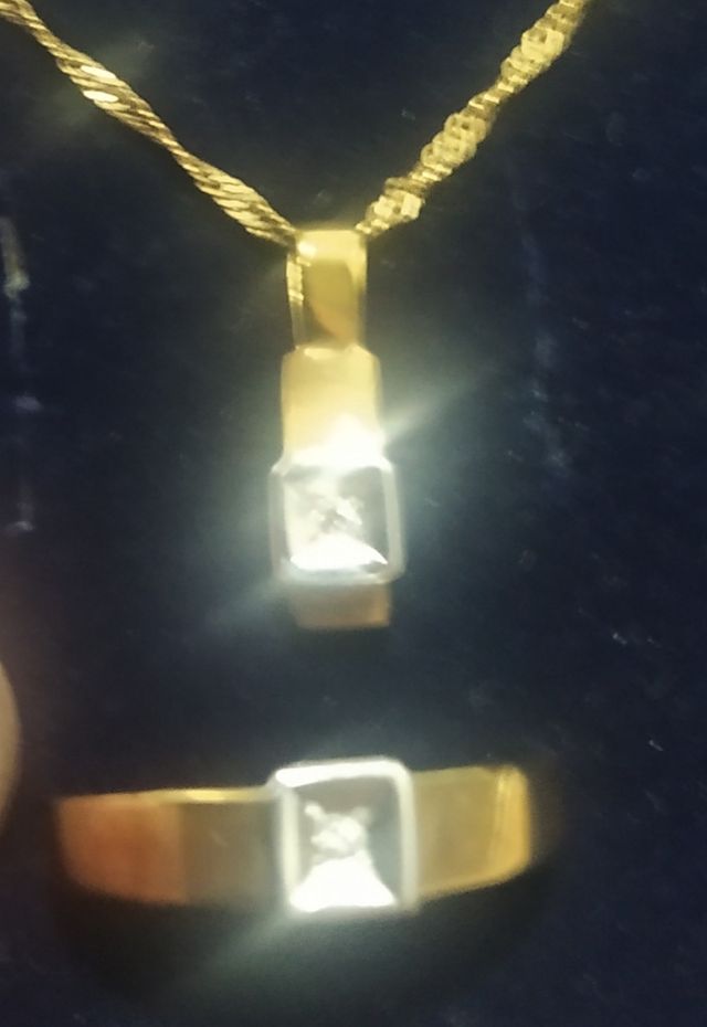 Juego anillo cadena y colgante oro 18k y diamantes