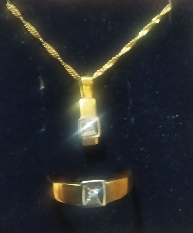 Juego anillo cadena y colgante oro 18k y diamantes