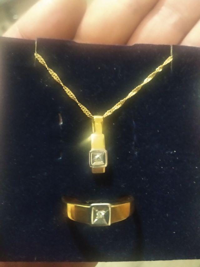 Juego anillo cadena y colgante oro 18k y diamantes