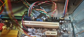 Scheda madre con processore ram e ventola