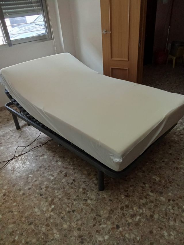 Cama de hospital 105. Funciona parte de la cabeza