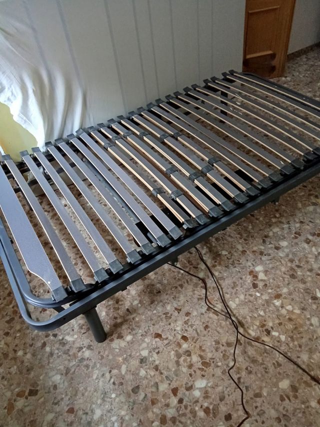 Cama de hospital 105. Funciona parte de la cabeza