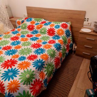 Somier, colchón y 2 mesitas de noche