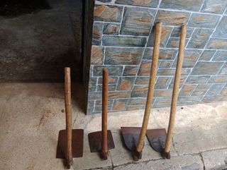 4 Azadas antiguas
