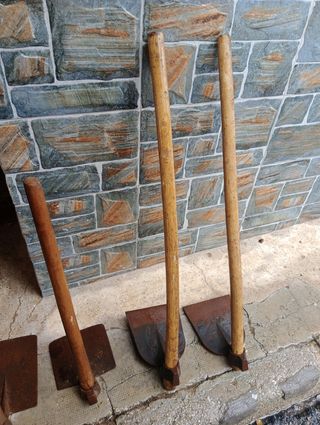 4 Azadas antiguas