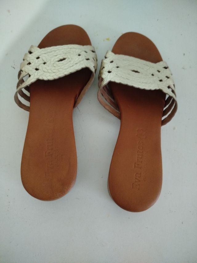 Sandalias Eva Frutos doradas 40, usadas una vez.