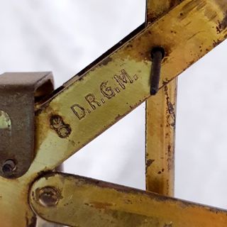 Antigua balanza para pesaje de cartas