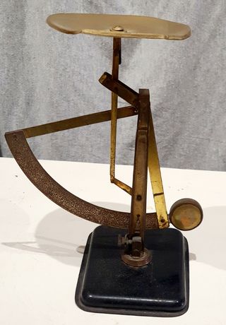 Antigua balanza para pesaje de cartas