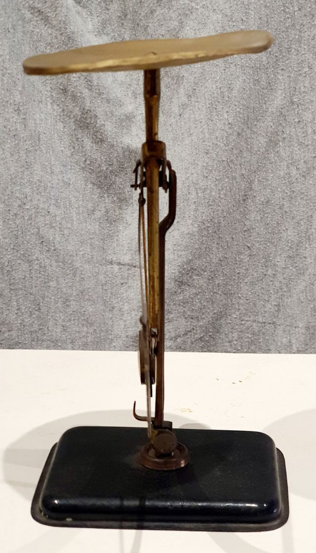 Antigua balanza para pesaje de cartas