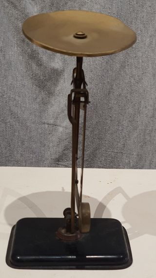 Antigua balanza para pesaje de cartas