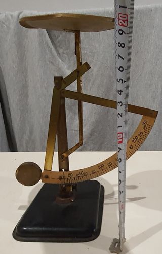 Antigua balanza para pesaje de cartas